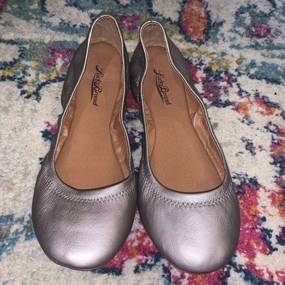 NWOT Lucky Brand Emmie Flats Pewter 8.5